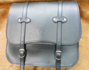 Cod MONO 142 / Mod. SCHERIFF 02 - 4 mm leather side bag for Custom Motorcycles