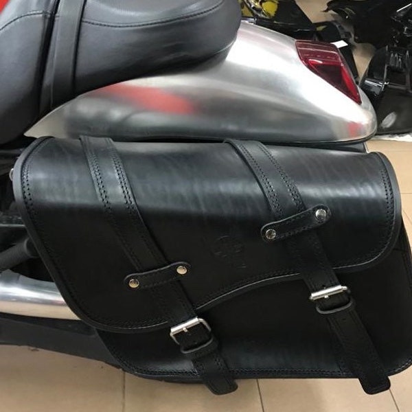 Mono bag for Harley V-ROD, which Code MONO 112 / Mod. EXALIBUR Leather 4 mm. rear part in steel for Made in Italy fixings