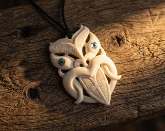 Collar de hueso Wheku de arte maorí: Regalo simbólico de liderazgo para la protección ancestral y el éxito.