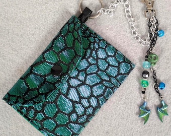 Mini monedero/billetera con cadena - Escamas de dragón: azul iridiscente, verde, negro y plateado