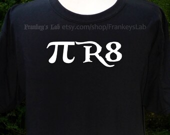 Camiseta Pi R8 - Camiseta divertida con juego de palabras matemático