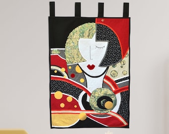 Arazzo con ritratto femminile astratto: moderna trapunta decorativa in tessuto
