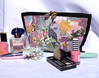 Borsa per il trucco patchwork fatta a mano: astuccio per articoli da toeletta trapuntato ricamato