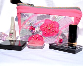 Borsa per il trucco patchwork rosa fatta a mano: beauty case da viaggio boho