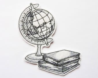 Mappemonde et livres (2 couleurs différentes) écusson patch broderie thermocollante