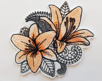 Appliqué écusson broderie patch thermocollant fleurs lys style dentelle