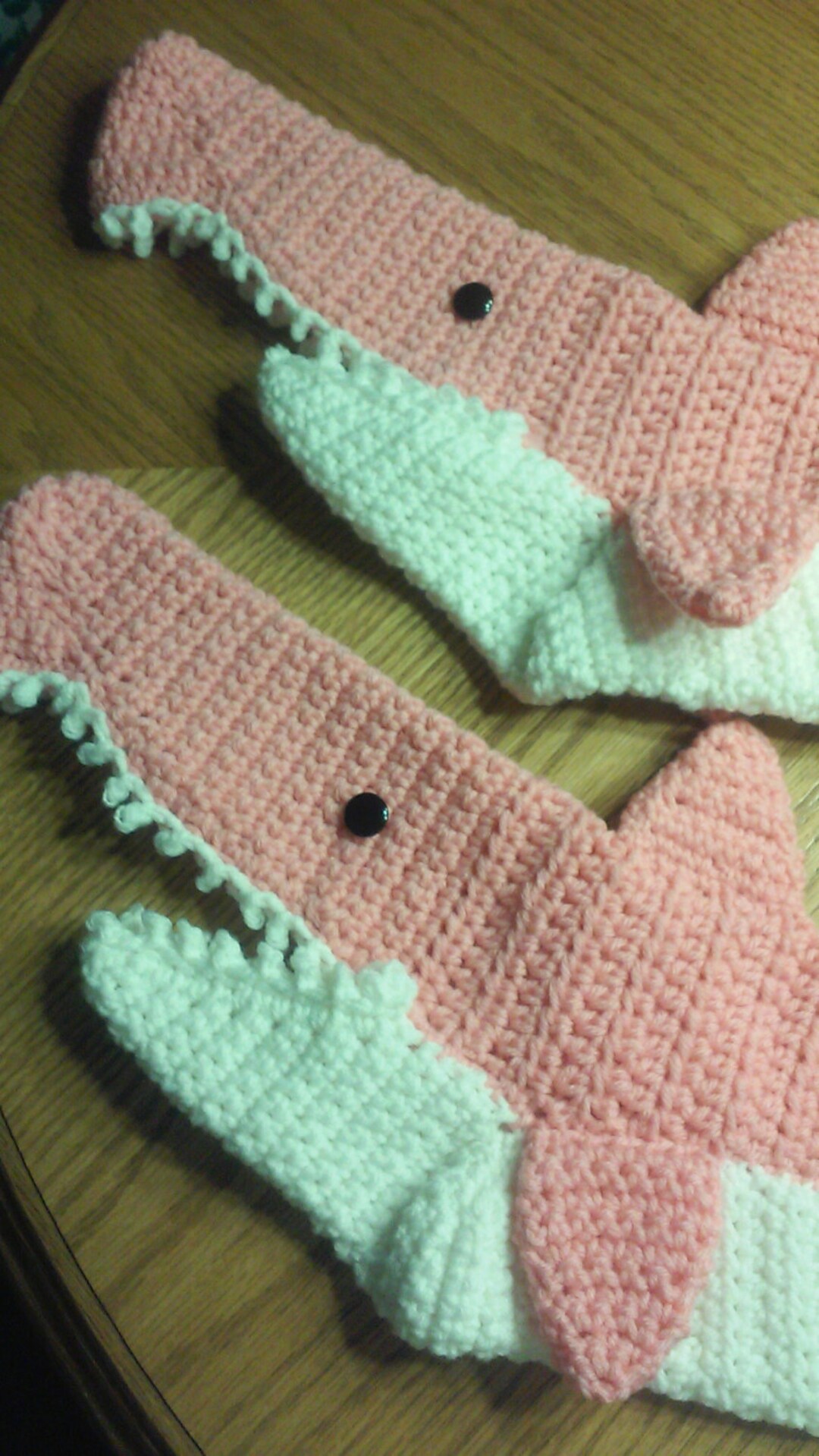 Baby shark hotsell socks crochet pattern