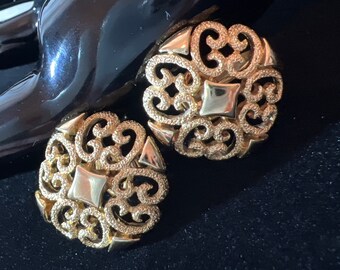 Avon “Precious Pretenders” Gold Tone Filigree Scroll Clip On Earrings