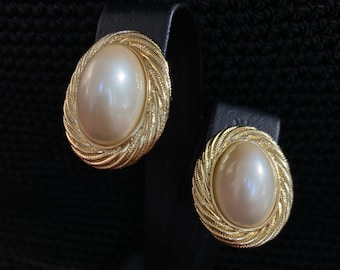 Vintage Trifari Faux Pearl And Gold Tone Clío On Earring