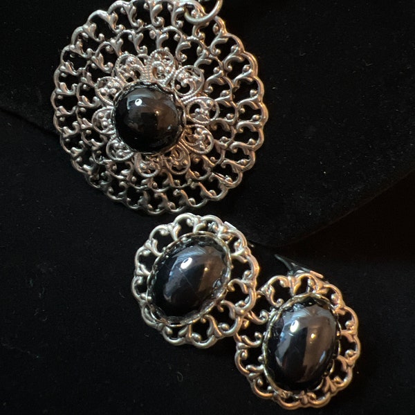 Vintage Ornate Silver Tone ,Filigree Demi Parure Black Glass Cabochon Necklace/Clip On Earring Set 1940’s