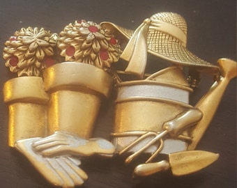 Danecraft Amateur Gardener Pin/Brooch Gold Tone.