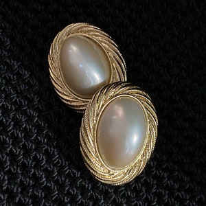 Vintage Trifari Faux Pearl And Gold Tone Clío On Earring image 5