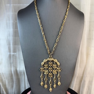 Lisner Gold Plate Crescent Shape Daisy Flower Drop Pendant Chain Necklaces