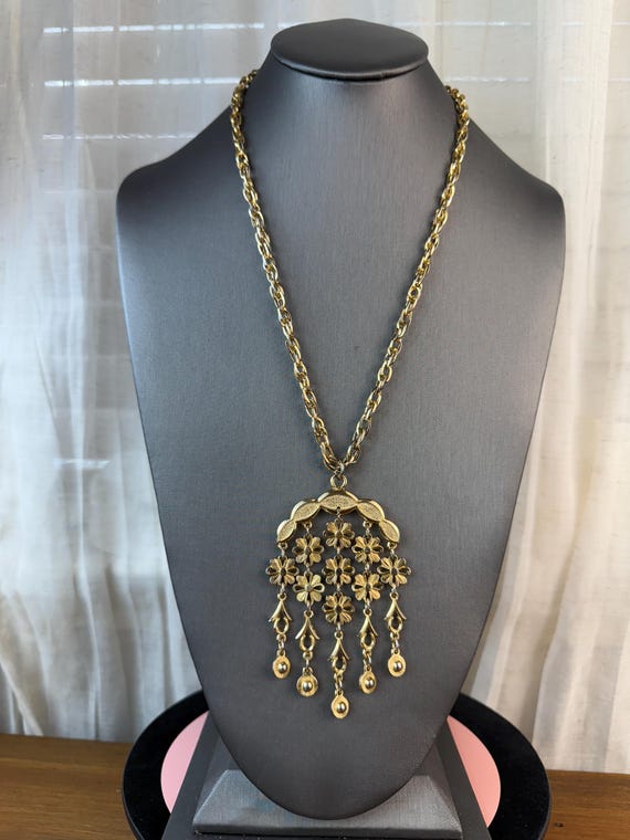 Lisner Gold Plate Crescent Shape Daisy Flower Drop Pendant Chain Necklaces