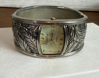 Vintage Peck and Peck Silver Tone Leaf Hinged Bangle Watch
