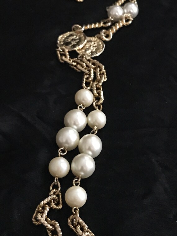 Vintage Accessocraft NYC Pearl & Coin Gold Chain Stat… - Gem