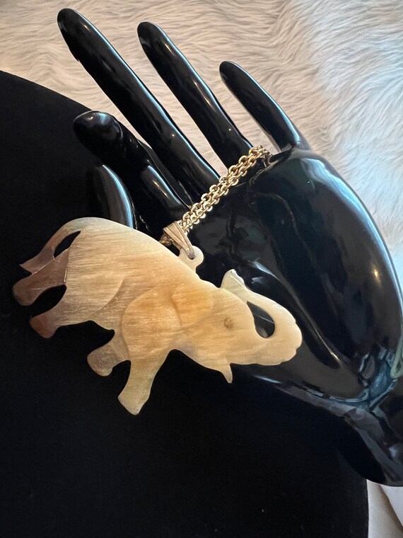 ✨Vintage Gold-Tone 2 Elephants on Black Horn Pendant Necklace✨Preloved Vintage Silver & Gold Tone Three Elephant On A Horn Pendant  main image 4