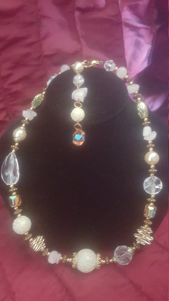 Stone, Glass, Lucite, Gold Tone Choker Necklace, V