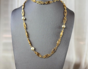 Collar vintage chapado en oro con eslabones geométricos de fantasía y perlas de imitación