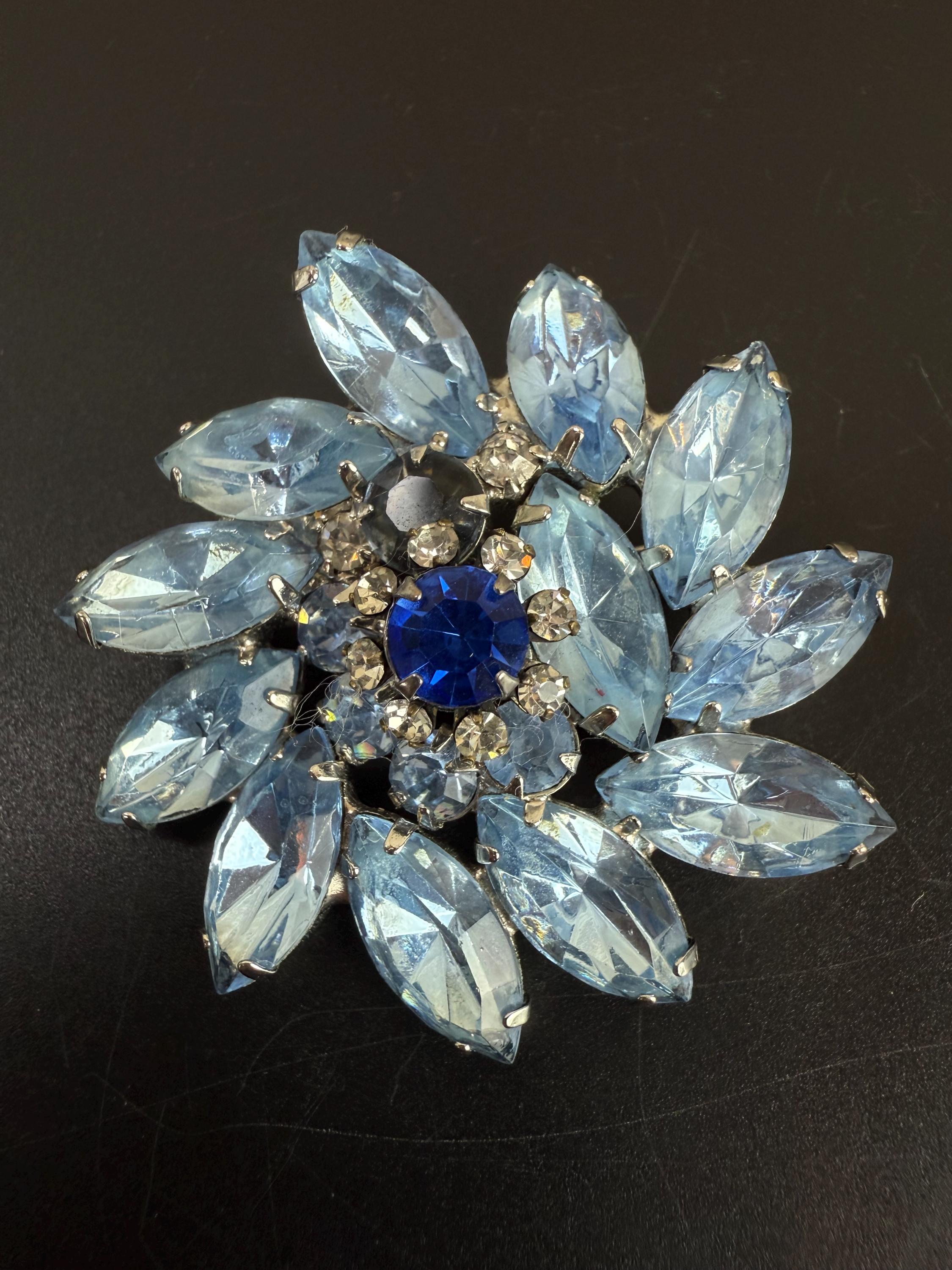 Vintage Juliana Delizza & Elster Blue Rhinestone Flower Brooch