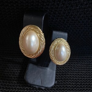 Vintage Trifari Faux Pearl And Gold Tone Clío On Earring image 2