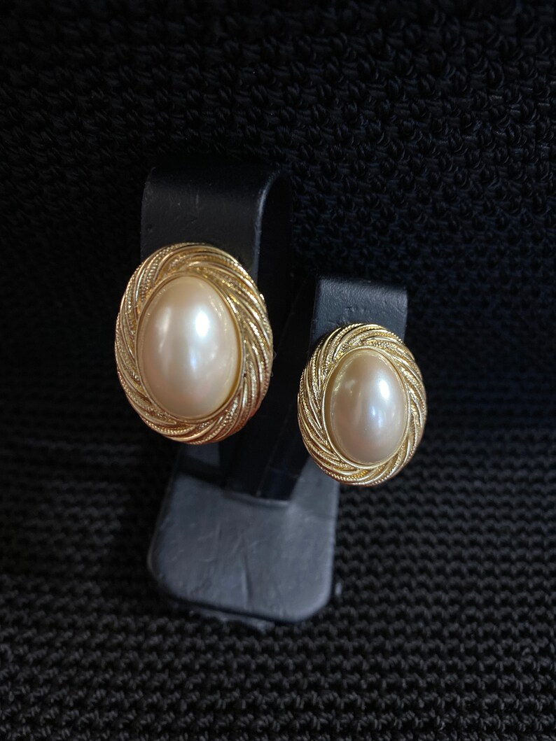 Vintage Trifari Faux Pearl And Gold Tone Clío On Earring image 2