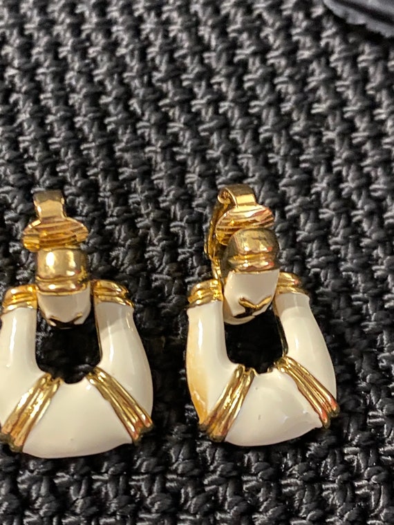 Avon Gold Tone Cream white Enamel Clip Earring - image 4