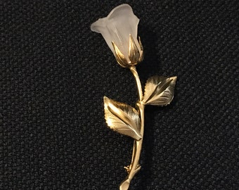 White Frosted Lucite Plastic Rose Bud Gold Tone Stern And Leaves Vintage Pin/Brooch
