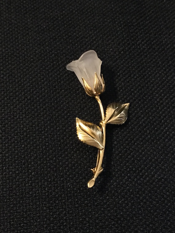 Gold tone western germnay faux pearl rose bud brooch