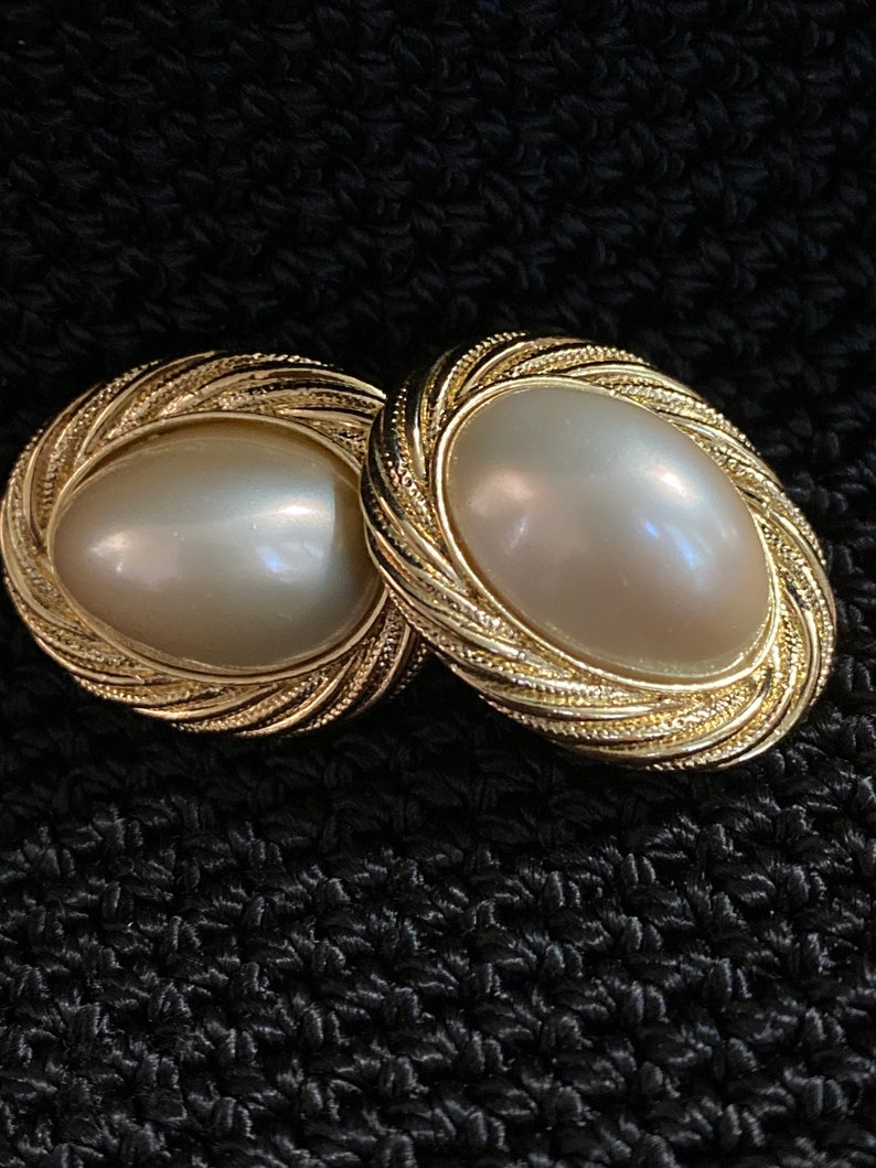 Vintage Trifari Faux Pearl And Gold Tone Clío On Earring image 6