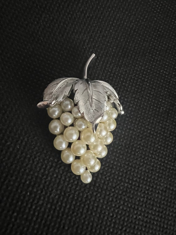 Crown Trifari Cluster Of Faux Pearl Silver Tone G… - image 1