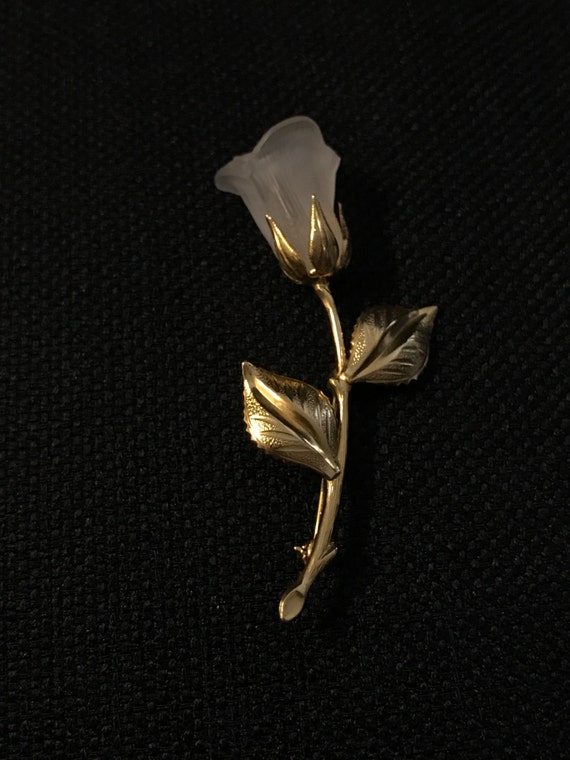 White Frosted Lucite Plastic Rose Bud Gold Tone S… - image 2