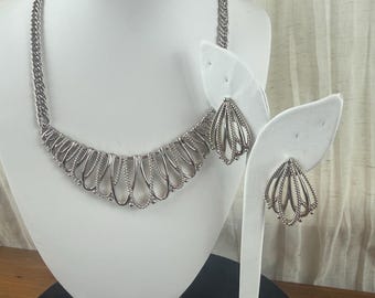 Vintage Avon Silver Tone Bib Necklace Earrings Set Openwork Statement Demi Parure 1980s 1990s