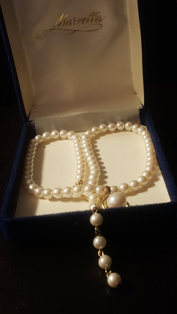 Marvella Gold Tone,Faux Pearls  Necklace With Pea… - image 2