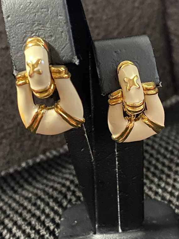 Avon Gold Tone Cream white Enamel Clip Earring - image 2