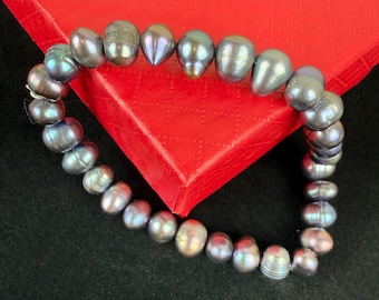 Vintage Peacock Pearl Stretch Bracelet Iridescent Statement