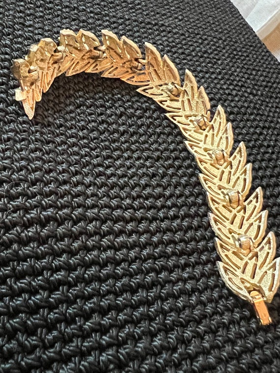 Crown Trifari Leaves Design Gold Tone Texture Bra… - image 5