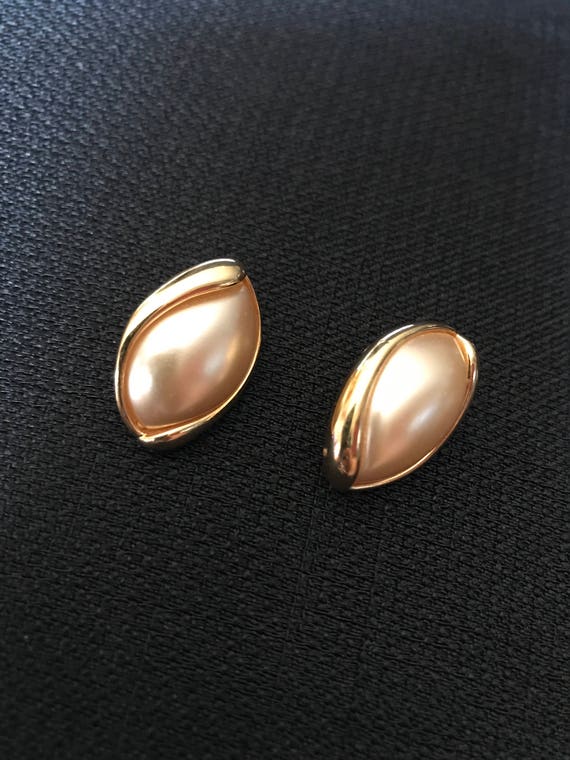 Napier Gold Tone Faux Pearl ,Post (Pierced) Earri… - image 8