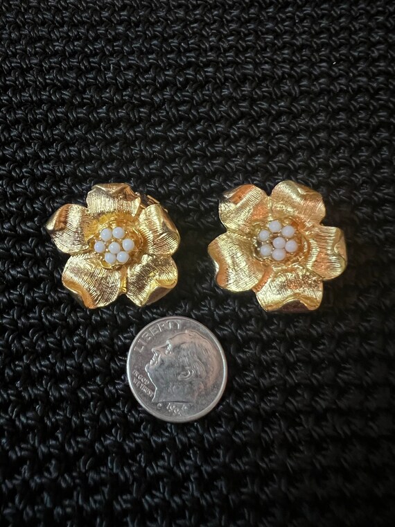 Alice Caviness Gold Tone Dogwood Flower Clip Back… - image 6