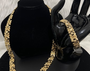 Avon Gold Tone Smooth Shiny Links Necklace Bracelet Set