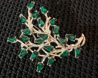 Vintage 11w 30th St Emerald Green Teardrop Rhinestone Floral Brooch Pin