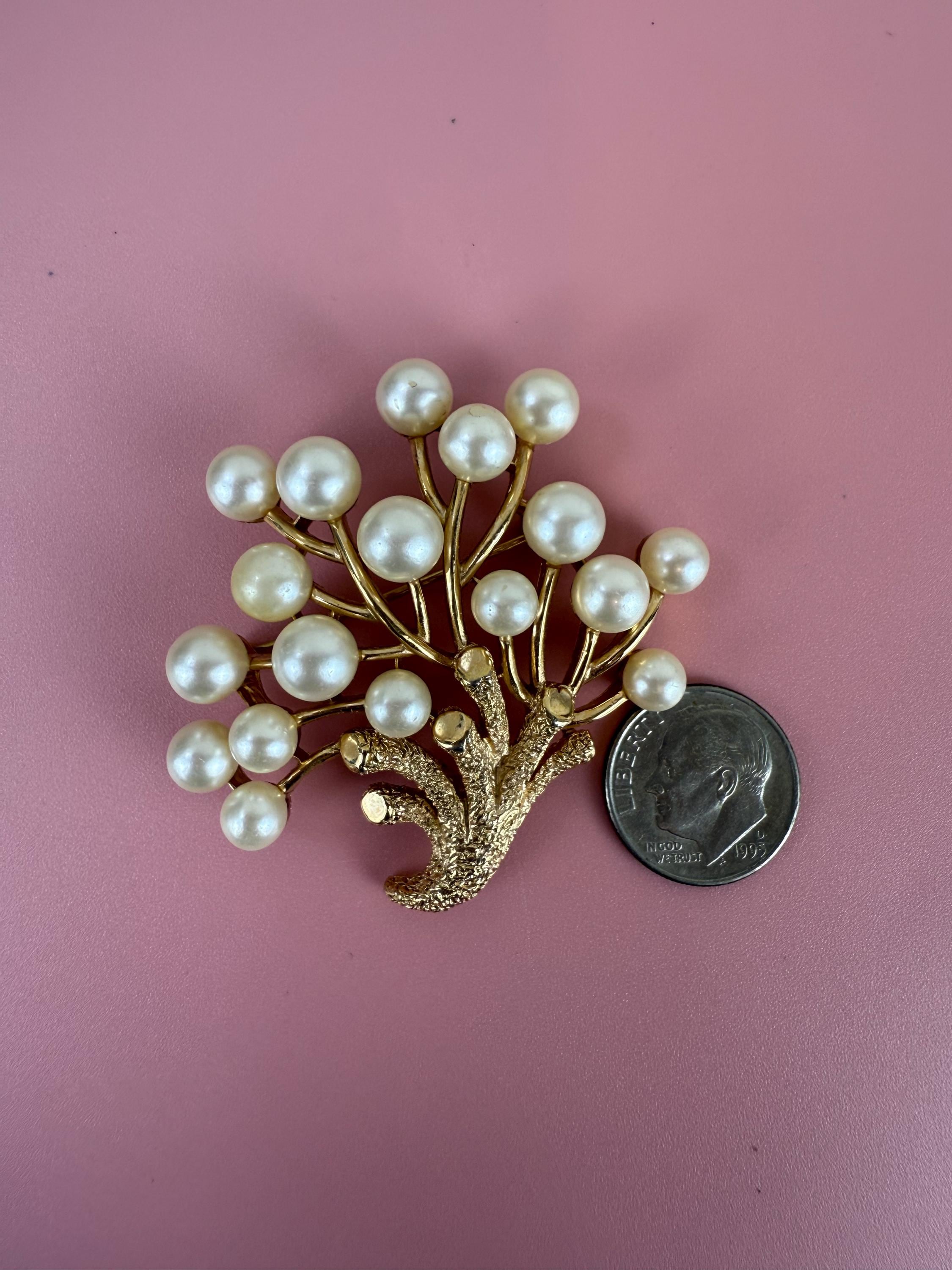 アクセサリー NANO gold plated pearl brooch SILVER 950 Vintage Crown Trifari Faux Pearl Brooch – Gold-tone Coral Tree