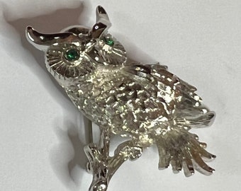 Monet Vintage Silver Tone Owl Emerald Green Rhinestone Eye Brooch/pin 1960