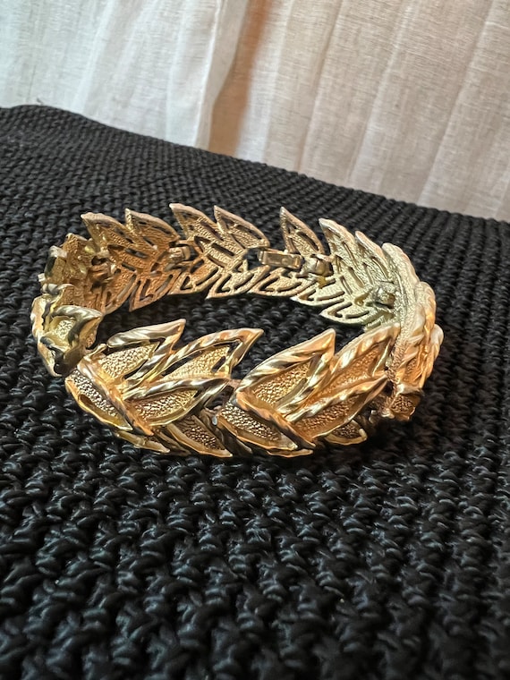 Crown Trifari Leaves Design Gold Tone Texture Bra… - image 1