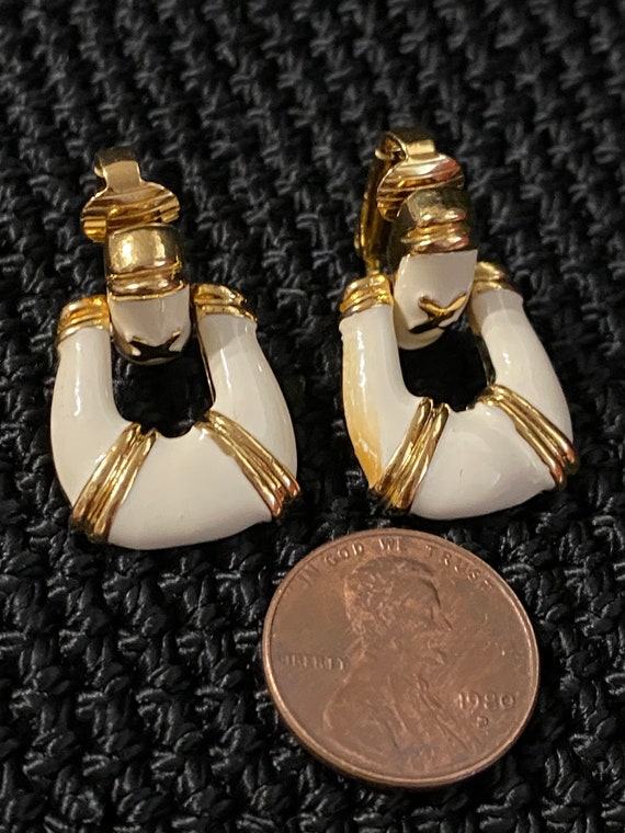 Avon Gold Tone Cream white Enamel Clip Earring - image 3