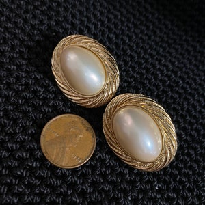 Vintage Trifari Faux Pearl And Gold Tone Clío On Earring image 8