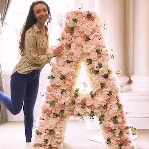 Letras grandes independientes para decorar Letras gigantes para bodas Idea de flores para bodas Arreglos florales para bodas Pétalos rústicos Boda ruborizada