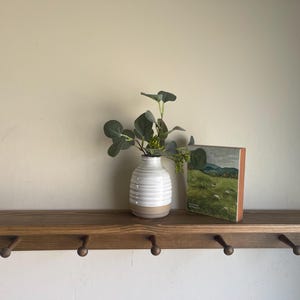 Handcrafted Solid Pine Peg Shelf: Entryway Coat Rack/Wall Shelf with Hooks/Entryway Organizer Shelf/Shaker Peg Shelf/Bathroom Towel Shelf Bild 2