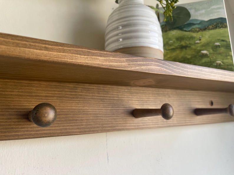 Handcrafted Solid Pine Peg Shelf: Entryway Coat Rack/Wall Shelf with Hooks/Entryway Organizer Shelf/Shaker Peg Shelf/Bathroom Towel Shelf Bild 1