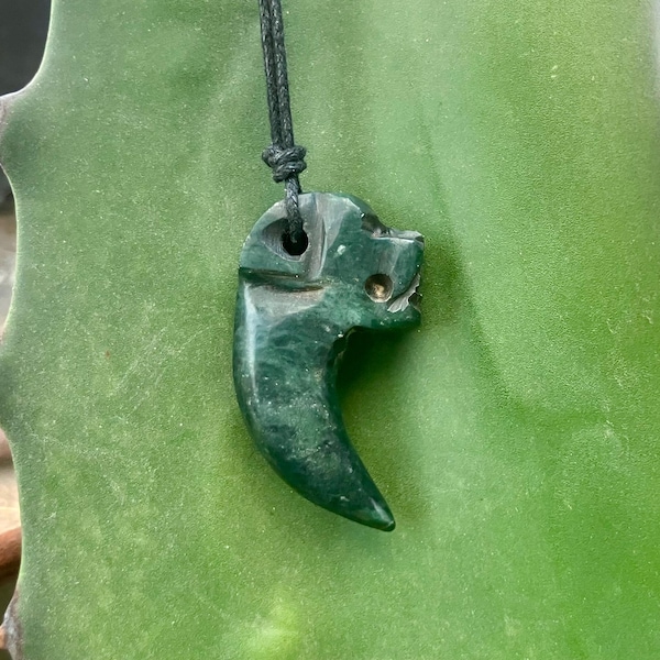 Colgante/collar de jaguar de jade guatemalteco tallado a mano estilo mexicano